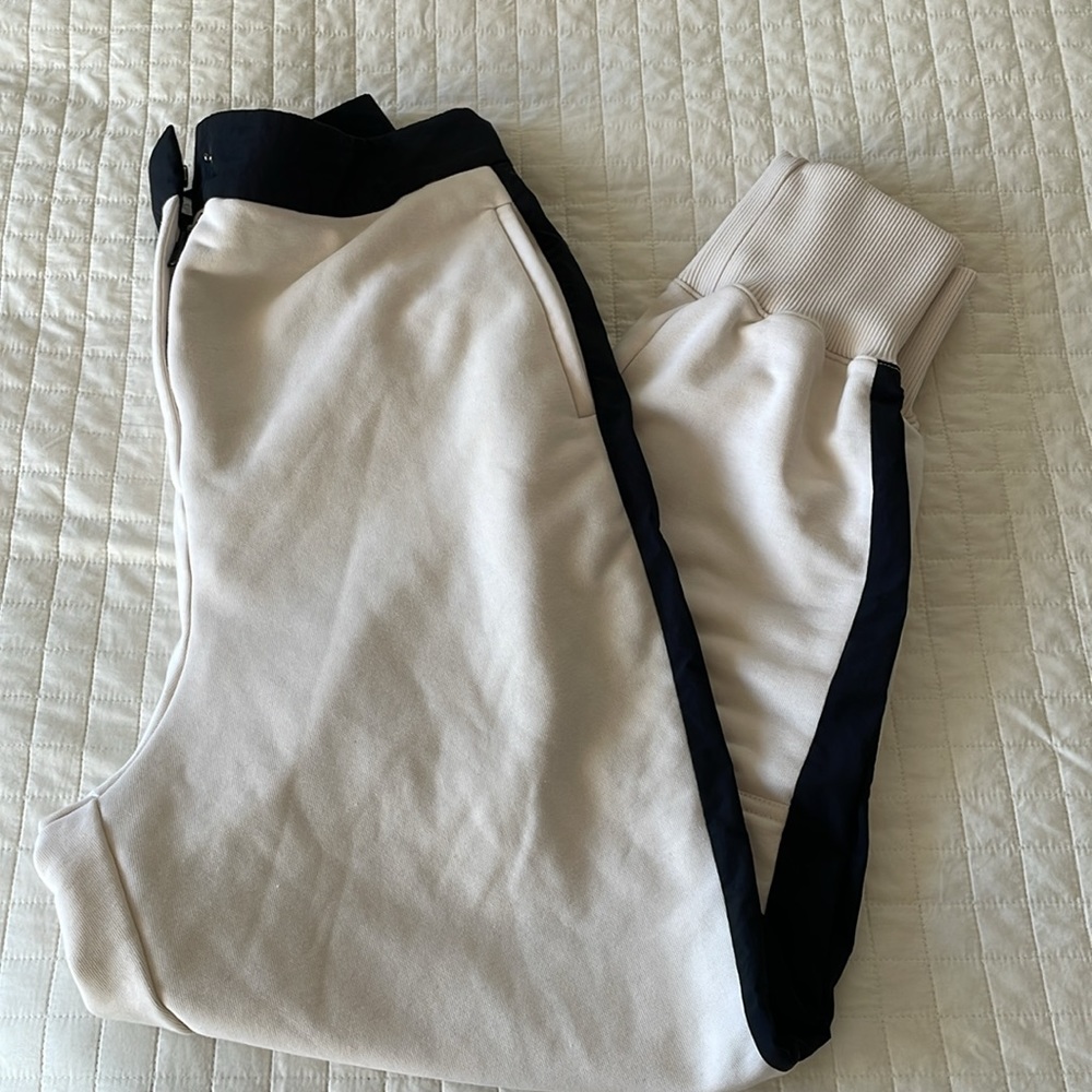Sweaty Betty Riley M Cuffed lined worn once casual dressy pant. Side pockets - Picture 5 of 9